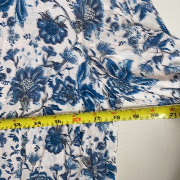 🌷NWT Blue floral dress with tied sleeves! - Picture 7 of 8